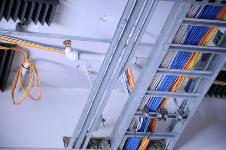 industrial IT software services, AI industrial ERP, industrial intelligence IA, manufacturing ERP MES MRP, utility asset work order software, EPC project procurement software, oil and gas maintenance software, logistics warehouse fleet systems, datacenter operations ITSM, ISO ESG compliance software